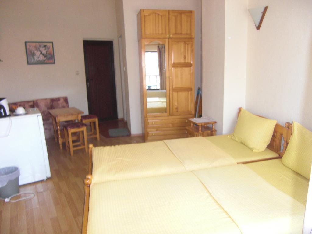 Guest House Antoaneta เนเซบาร์ ภายนอก รูปภาพ